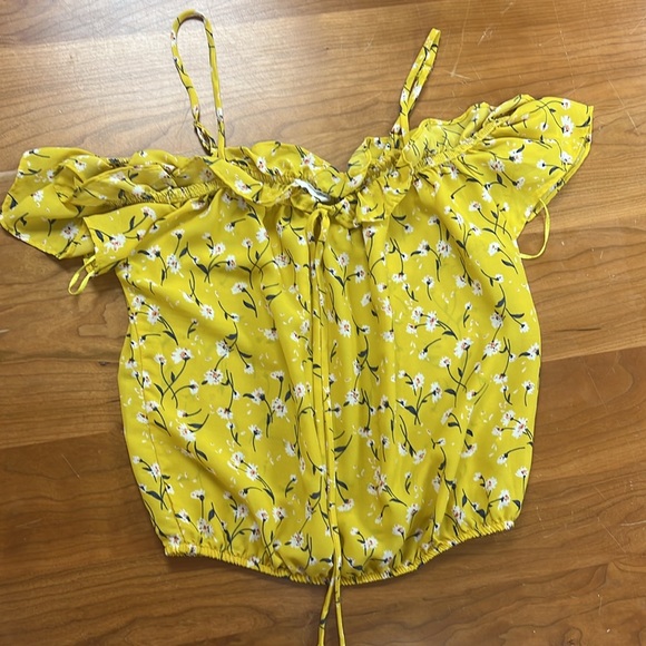 Vibrant, flowing top that is perfect for warmer weather! Very comfortable! - Picture 5 of 5